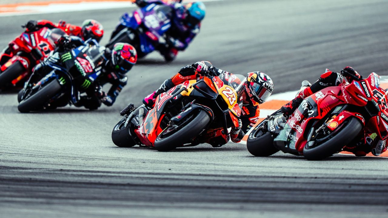 BASTIANINI AND VIÑALES END ULTIMATE SPRINT OF 2025 IN 13TH AND 18TH AT VALENCIA GP