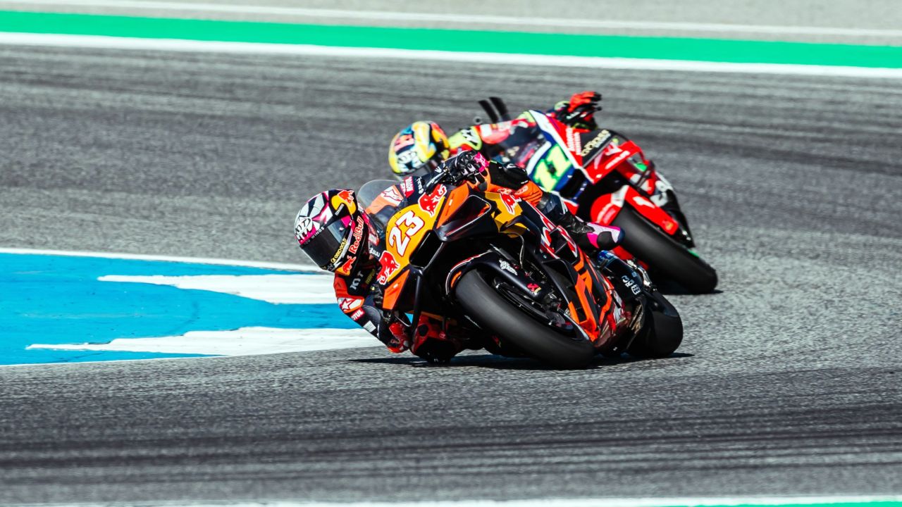 BASTIANINI RECOVERS TO P12 IN THAILAND WITH VIÑALES CLOSE TO THE POINTS